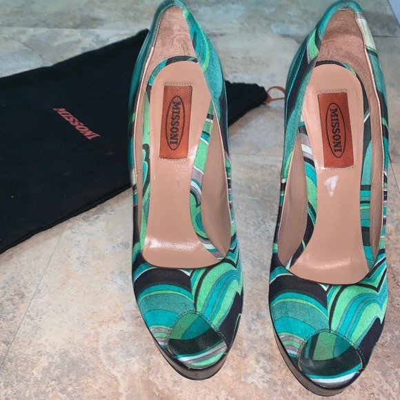 Gorgeous Missoni Heels - Picture 1 of 7